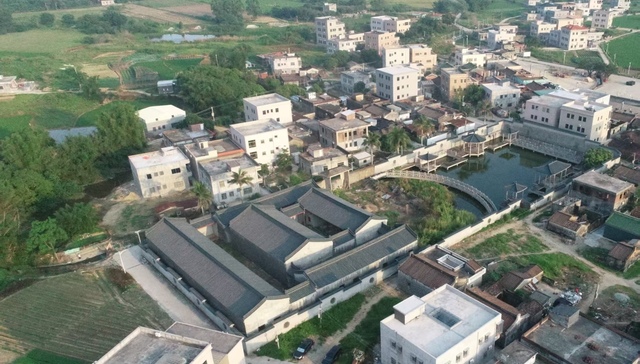 广东坟爷;违建;家族祠堂;烂尾;10余年;未被拆除;官方;国土局;立案