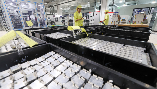 高技术制造业,;8月工业增加值增速5.2%；高技术制造业；动能强劲