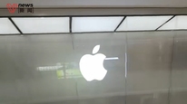 iPhone 18 Pro首发日门店长队规模不如往年，黄牛瞄准大容量新配色Max，顶配溢价比去年少一半