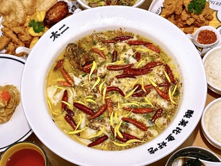 九毛九折腾了半天为何股价仍在狂泻？