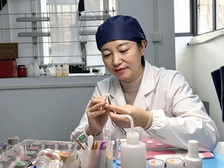 口腔修复工艺教练组组长周曼莉：让假牙以假乱真的人｜新技能，新机遇