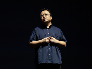 罗永浩点赞小米18 Fold酒红色版工艺，声称无商业合作