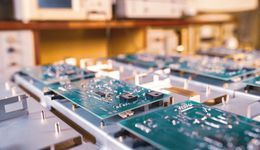 一张PCB，正在变成AI产业链最拥挤的生意