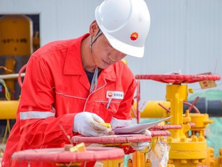 中国石油长庆油田：作业票上，守护万家灯火