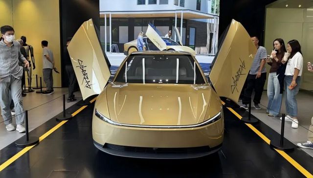 Robotaxi,,特斯拉Cybercab