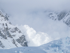尼泊尔7126米高峰发生雪崩，6名失联者都是当地后勤人员
