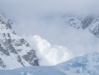 尼泊尔7126米高峰发生雪崩，6名失联者都是当地后勤人员