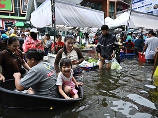 泰国洪灾已致8人死亡、180万人受灾，使馆发布防范提醒