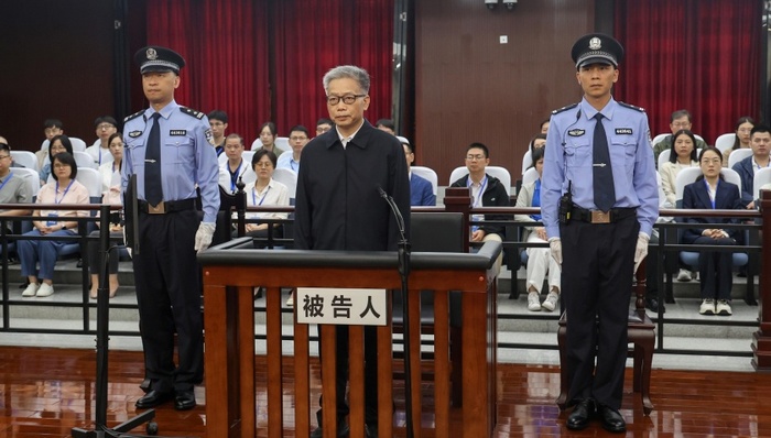 广西政协原副主席;彭晓春;一审;死缓;受贿2.63亿;认罪悔罪;判决;反腐败;高官落马