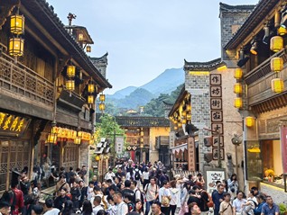 “县”在出发｜从废弃矿区到“仙侠世界”，一个赣东北村庄被重新定义
