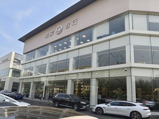 制动踏板风波未平，尊界V800现车加价仍在