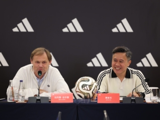 阿迪达斯如何打好专业与时尚两张牌？