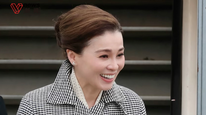 泰国王后独自驾驶王室专机抵达日本出席活动，全程约4600公里飞行近7小时，落地后自己开车携狗离开