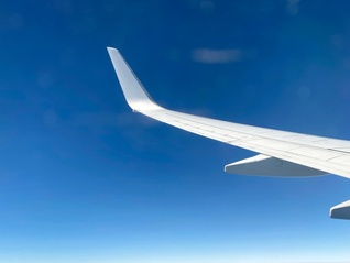 地方新闻精选 | 乌鲁木齐航空就发放过期泡面道歉 福建防台风撤离海上渔船和人员