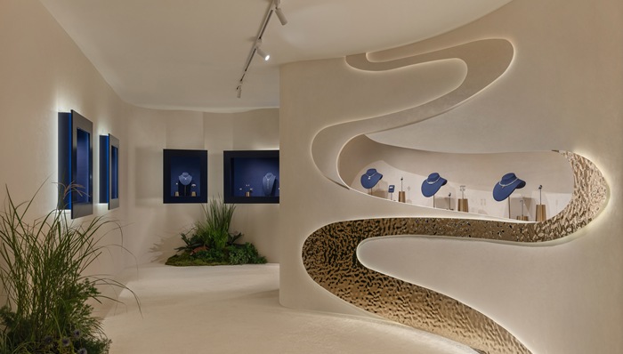 戴比尔斯举办VIBRATIONS高珠展，Delvaux焕新上海恒隆广场精品店｜是日美好事物
