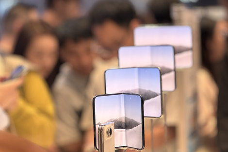 iPhone Duo遭遇大量吐槽，平台溢价从万元跌至“破发”
