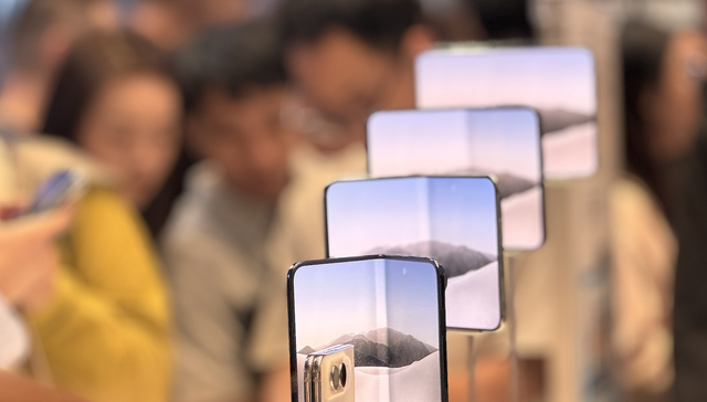 iPhone Duo; 大量吐槽; 平台溢价; 万元; 破发; 遭遇; 用户输入; 文章标题; SEO爬虫