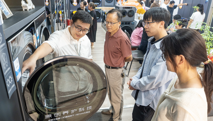以旧换新,以旧换新;消费潜力;销售额;2万亿元;2025年;拉动内需;政策效应;消费市场