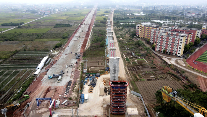 稳投资,基建;政策性金融工具;投放完成;8000亿;基础设施;投资;稳增长;项目落地;资金支持;经济刺激