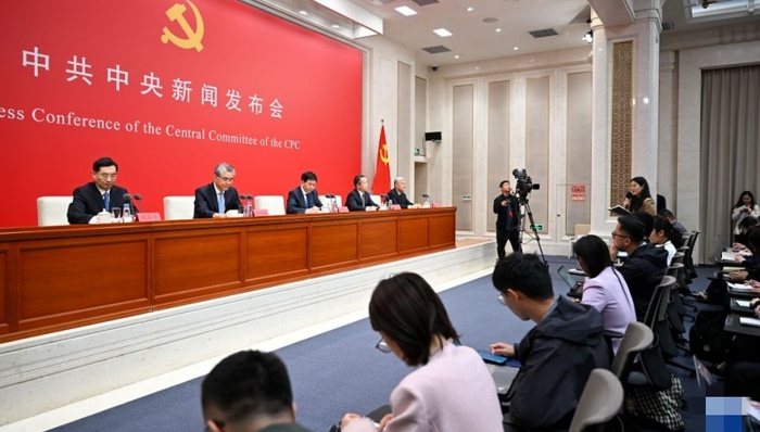 全面从严治党;从严治吏;中共中央;新闻发布会;关键