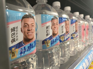 东鹏特饮下架含姆巴佩头像的“补水啦”，经销商库存成难题