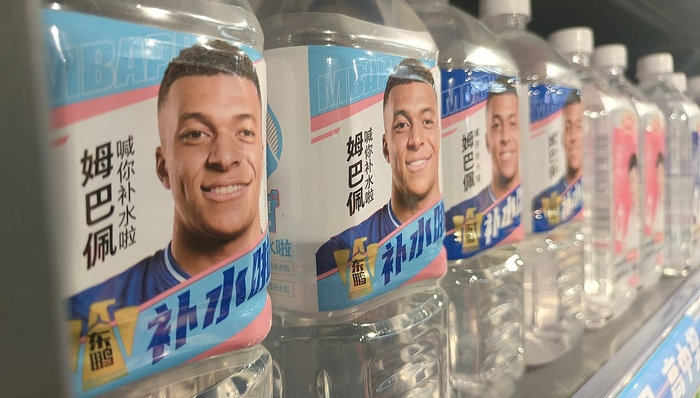 东鹏特饮下架含姆巴佩头像的“补水啦”,经销商库存成难题