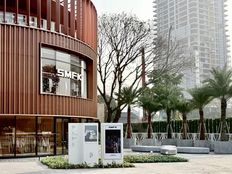 把潮牌当奢侈品做，SMFK成线下商场“香饽饽”｜新国货精品时代②