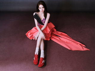 杨颖借穿高定礼服在红蜻蜓直播间卖货，算不算“蹭”？