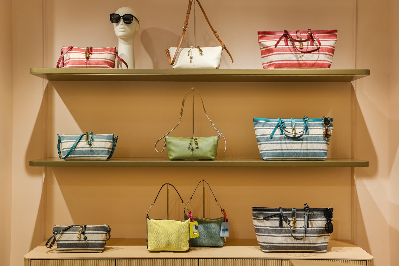 FURLA在轻盈与功能之间展开意式日常，ZONA20 MILANO展现白色不只是背景｜是日美好事物