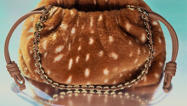 AMI Paris马年意象下的温和表达，LOEWE以马为引点亮新岁的勇气与想象｜是日美好事物