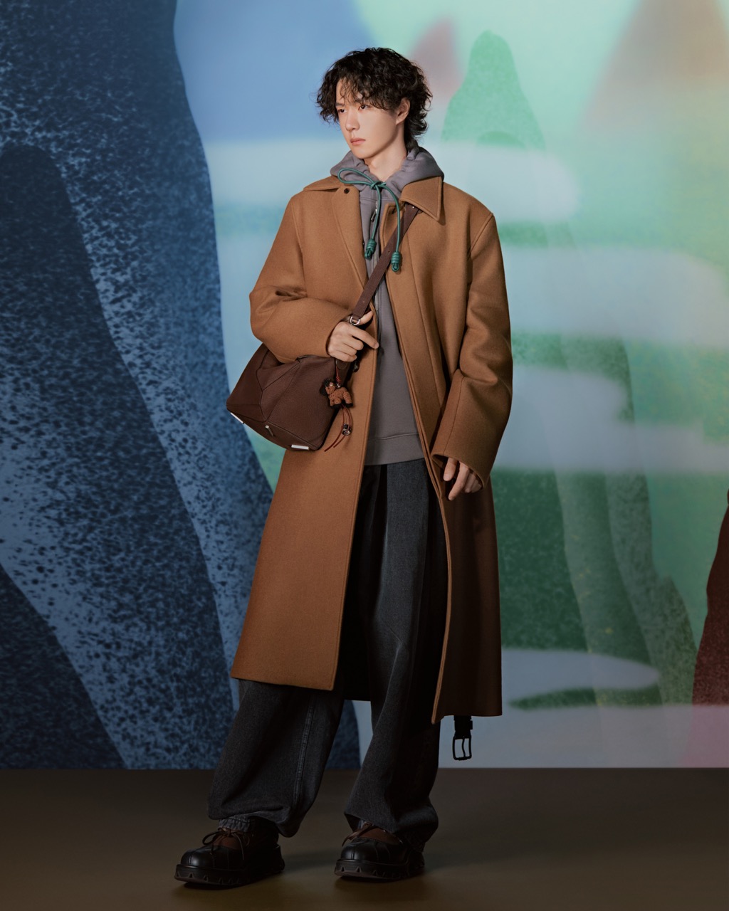 AMI Paris马年意象下的温和表达,LOEWE以马为引点亮新岁的勇气与想象|是日美好事物|界面新闻 · 时尚