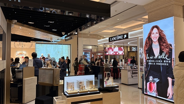 高端美妆又行了，上海柜姐：每天“一车车”发货｜新春走基层