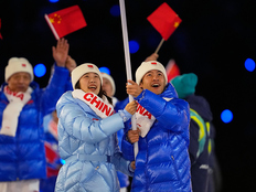 运动品牌上演时装秀，米兰冬奥开幕式入场服哪家强？