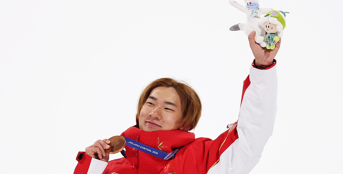 单板滑雪大跳台摘铜，苏翊鸣完成更成熟一跳