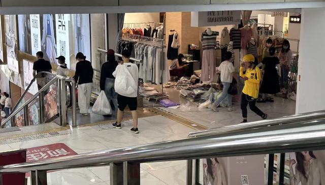 主播秀的是高端，你收的是地摊，网购 “AB 货” 从哪来？｜315特别报道