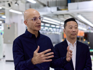 苹果COO再次来华，探访资深“果链”富士康和欣旺达