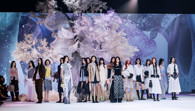 67场秀;上海时装周;首日秀场满座