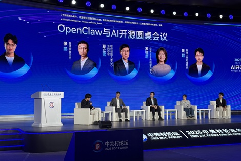 杨植麟、张鹏、罗福莉,AI顶流们聊了“龙虾”和未来12个月的行业关键词