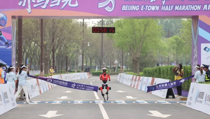 超人类纪录;荣耀;人形半马前三;闪电队长