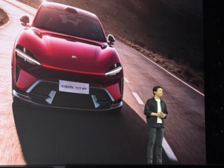 对话雷军：YU7对Model Y“八败两胜”，有信心一点点逼近特斯拉