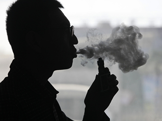 一支烟如何越过我们的边界｜编辑部聊天室