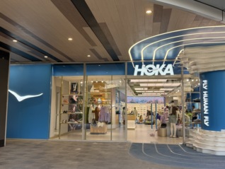 跑步业务慢下来了，HOKA想打开消费者的衣橱