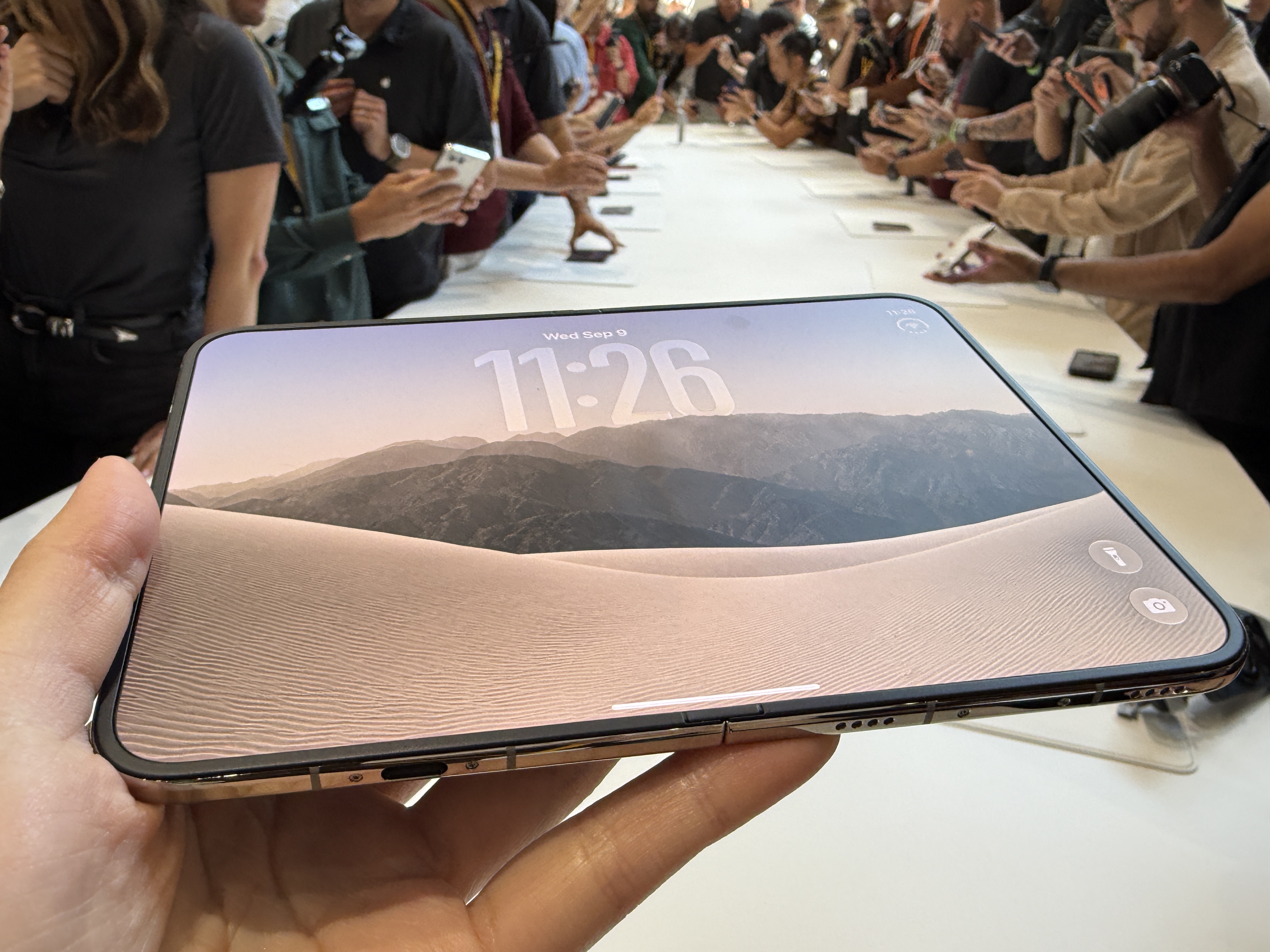 一文看尽苹果新品发布会：折叠屏iPhone终于来了，起售价15999元