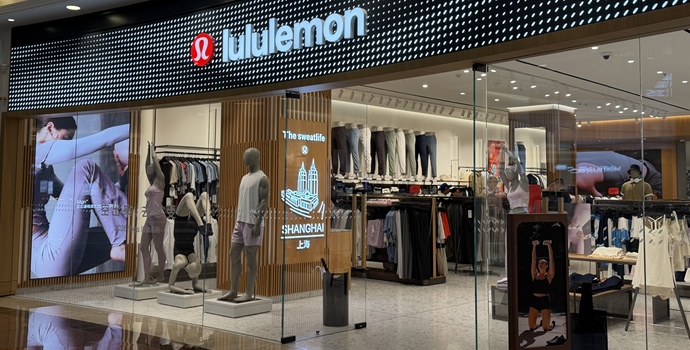 中国市场失速，lululemon暴跌