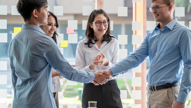 为爱奔跑、步履不止，友邦中国做有温度的企业