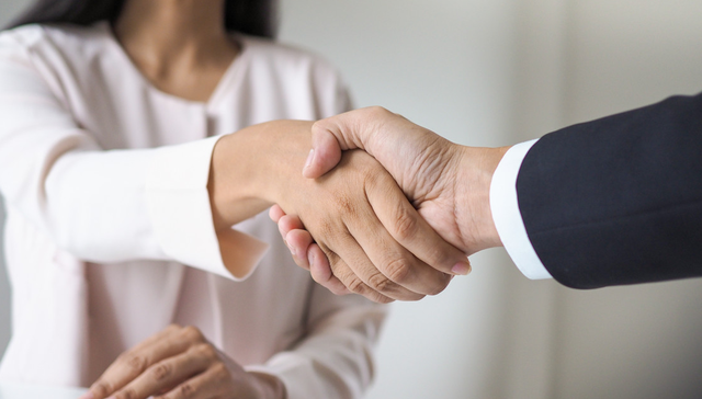 友邦保险陪伴更多家庭，迎接更好的明天