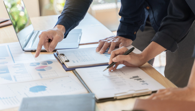 拓维信息等多股涨停，中证1000指数ETF（159633）上涨0.49%