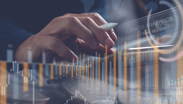 资金再现跷跷板效应，利好催化的动力电池+储能板块嗨了！易事特大涨超15%，电池50ETF（159796）尾盘涨超3%，午后溢价持续飙升！