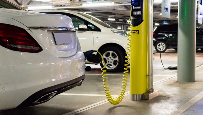 宁德时代涨超3%，4月新能源车零售预计50万辆！新能源汽车ETF（516390）涨超3%