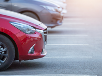 特斯拉又涨价，或配比亚迪电池！新能源汽车ETF（516390）跌超1%，指数估值分位点又至近3年极值